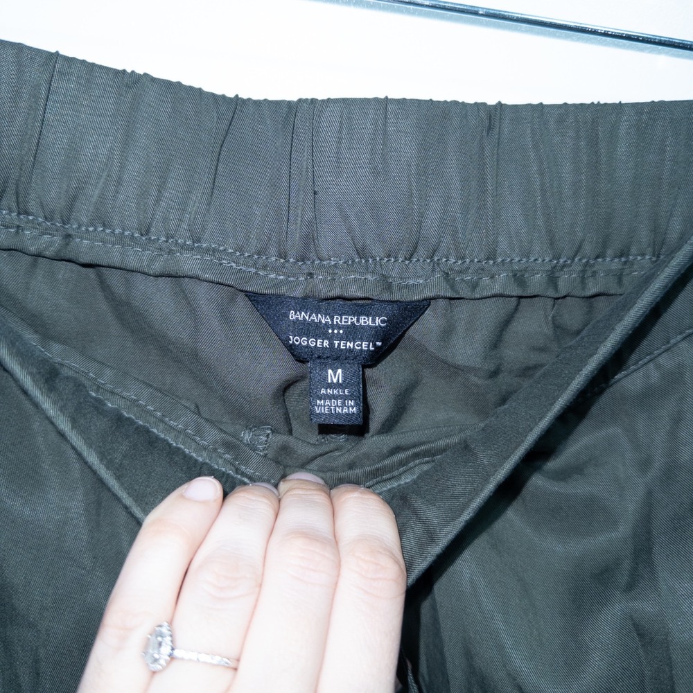 Banana Republic Steel Green Soft Tencel Cargo Joggers Size Medium‎ - Picture 6 of 10